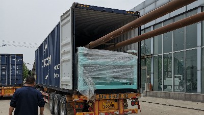 5月2號(hào)--5月3號(hào) 由華豫萬(wàn)通設(shè)計(jì)承建的20TPH雞飼料生產(chǎn)線發(fā)貨